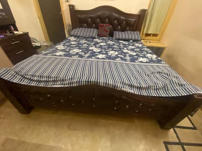 KING SIZE WOODEN DOUBLE BED