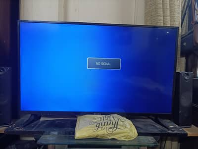 EcoStar non-smart 43 inches LED (Read complete ad)
