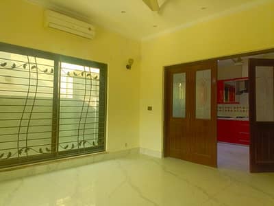 2 KANAL LAVISH MAINTAIN UPPER PORTION AVAILABLE FOR RENT IN DHA PHASE 1
