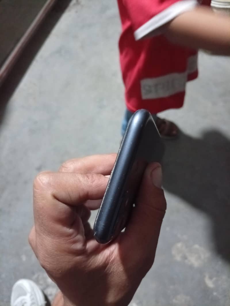 iPhone 11 5