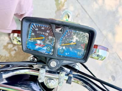 Honda 125 neat and clean motorcycle