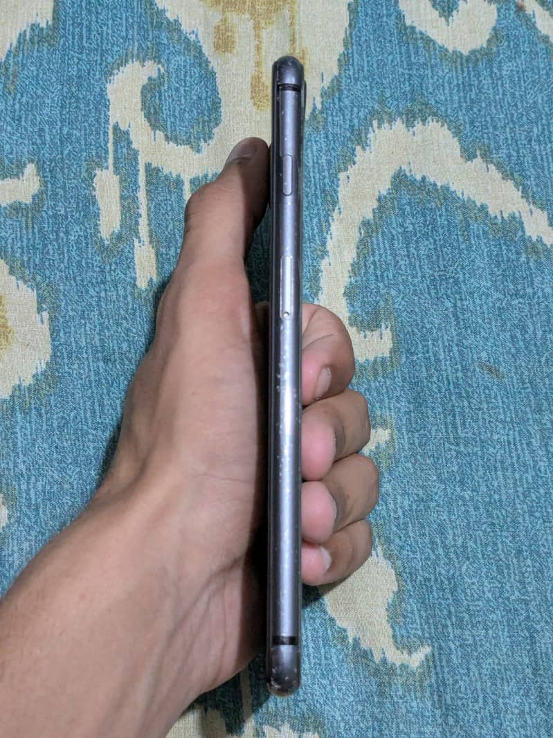Apple iPhone 8 Plus 4