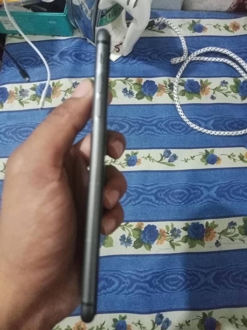 Apple iPhone 8 Plus 1