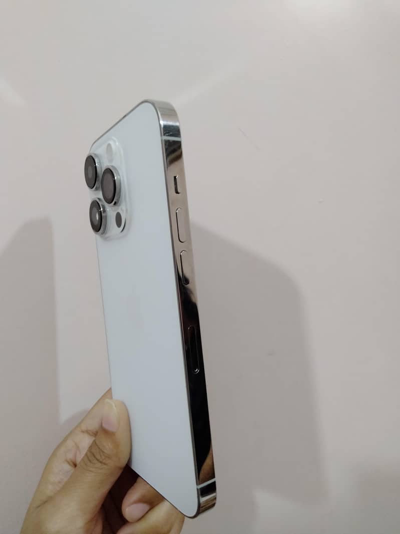 Apple iPhone 14 Pro 2