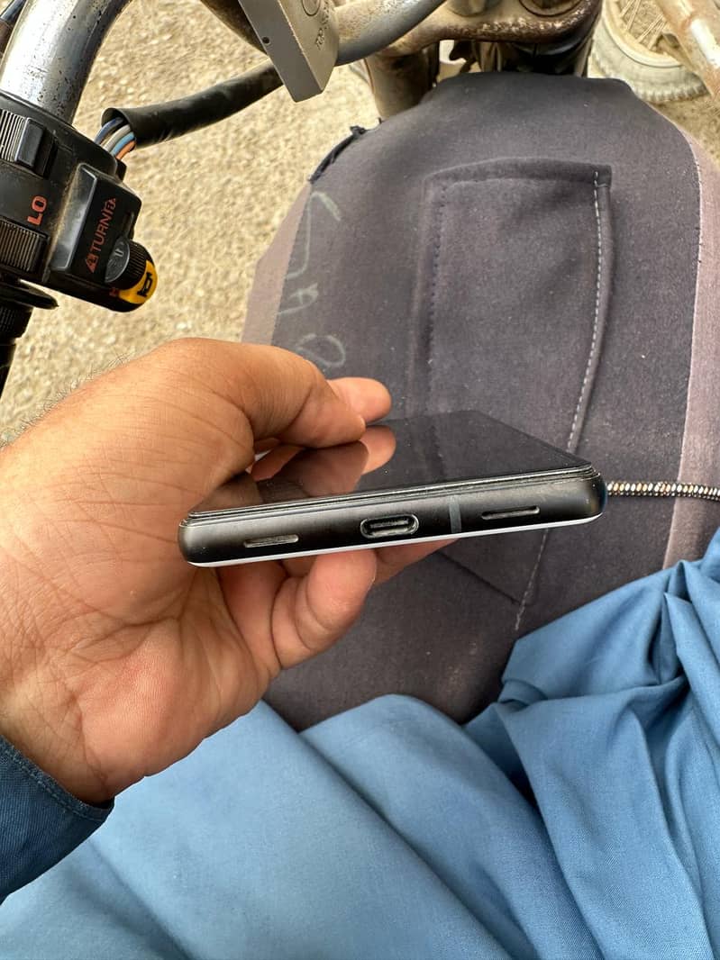 Google Pixel 6a 1