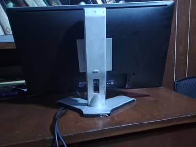Dell 24 inch led with 4k resolution VGA port