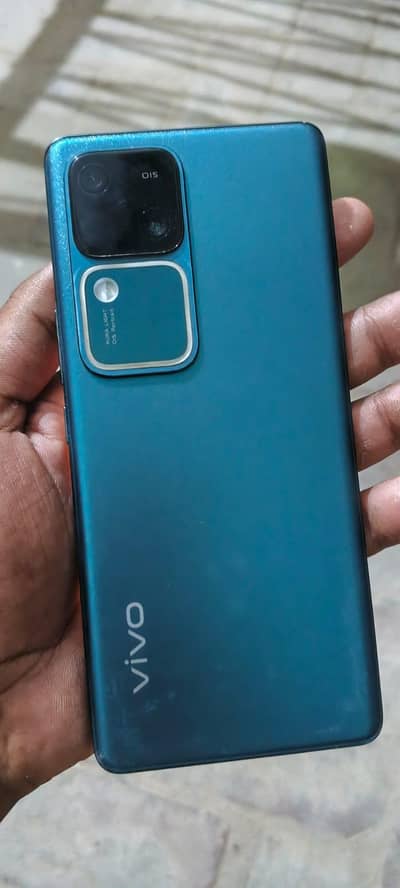 Vivo V30