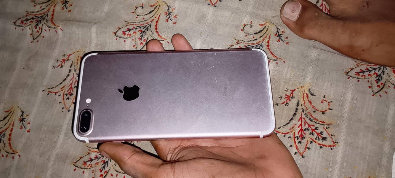 Apple iPhone 7 Plus 0