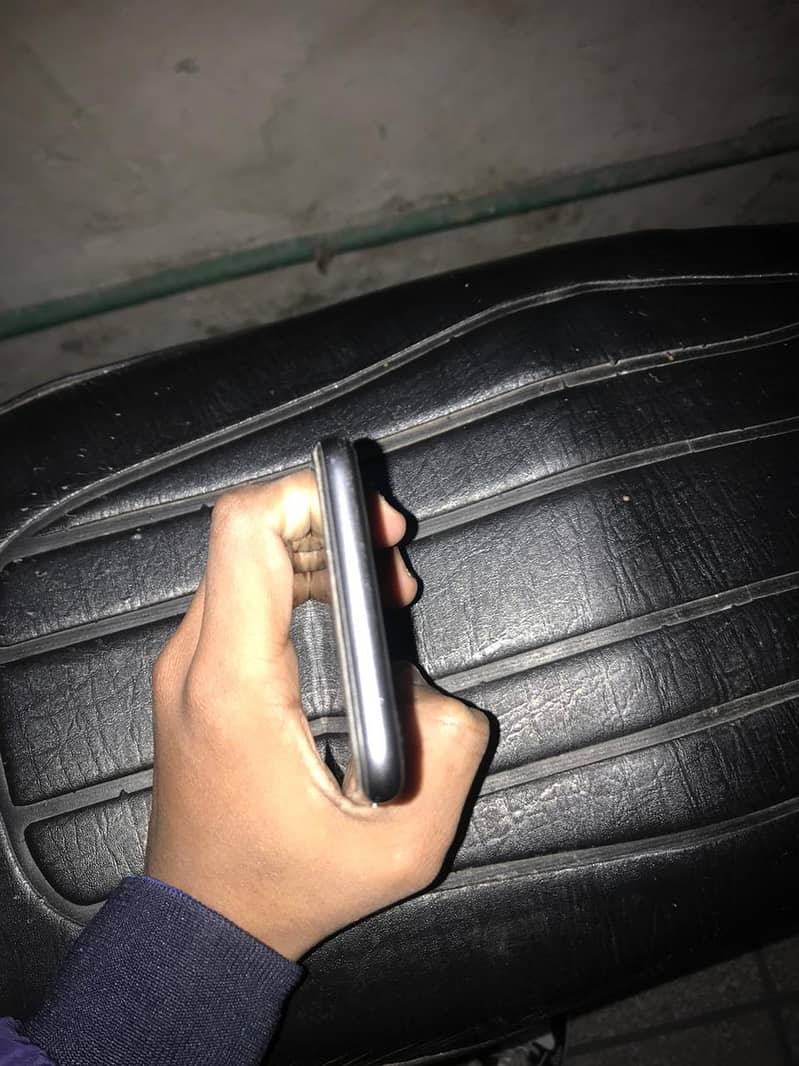 Apple iPhone 8 3