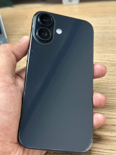 Apple iPhone 16
