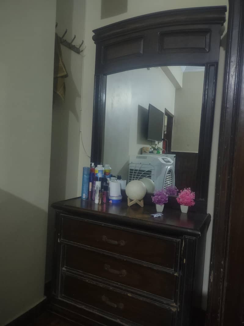 dressing table with mirror 1