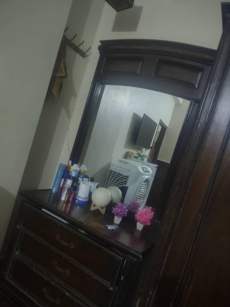 dressing table with mirror 2