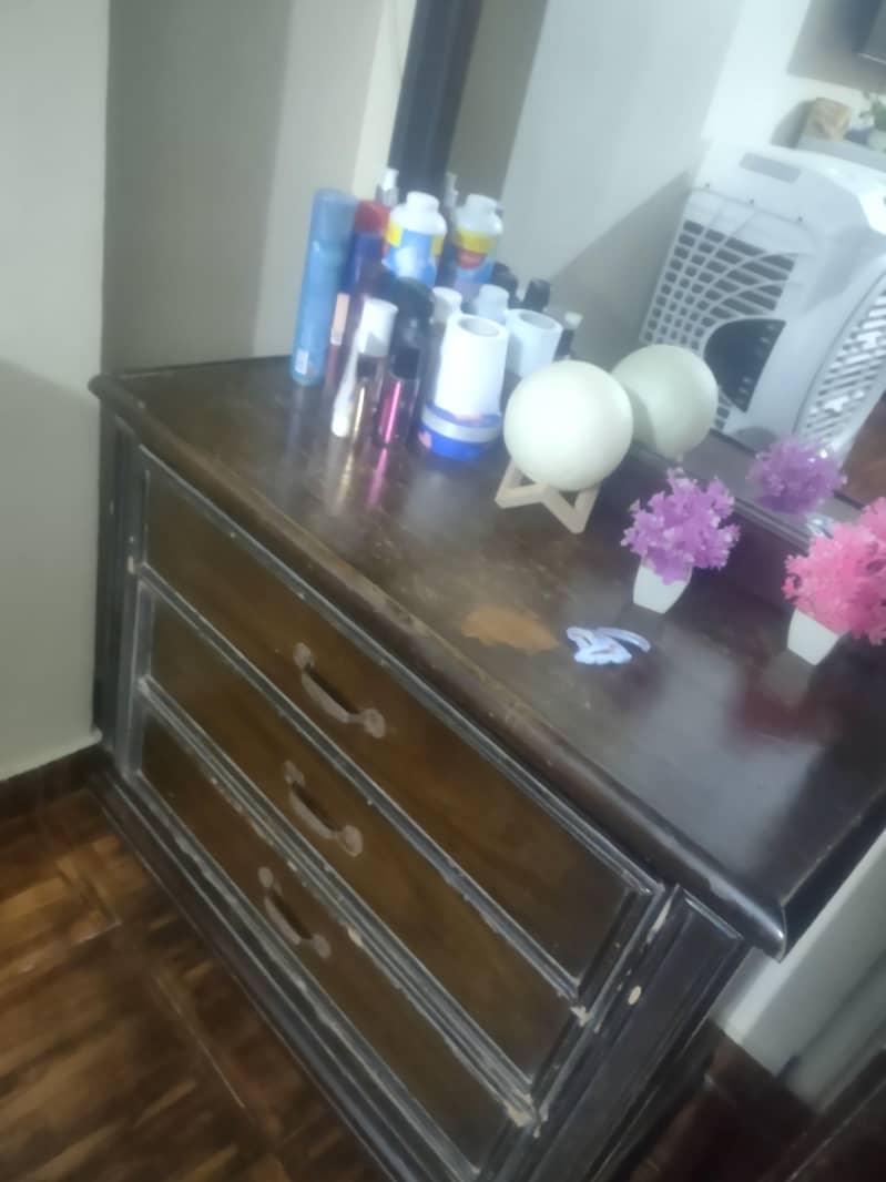 dressing table with mirror 3