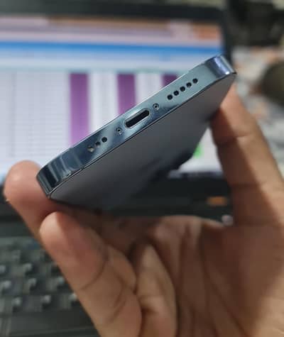iphone 13 pro Factory unlock 256 GB box charger