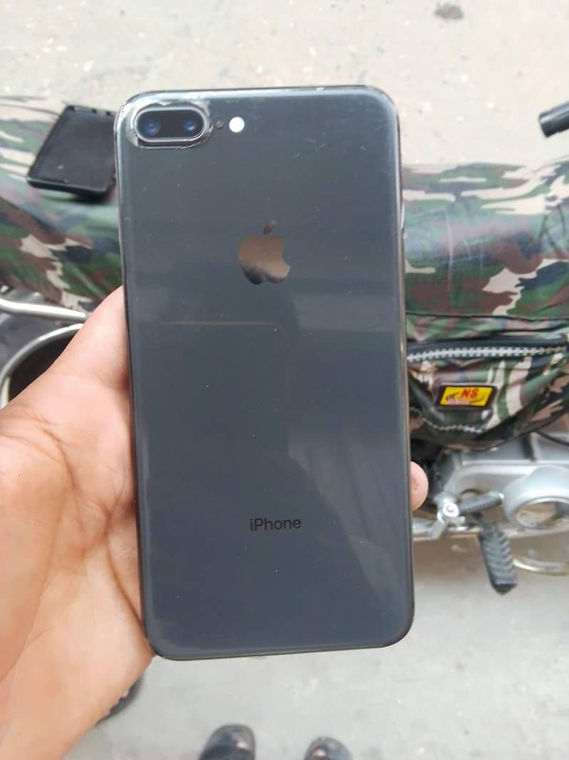 Apple iPhone 8 Plus 3