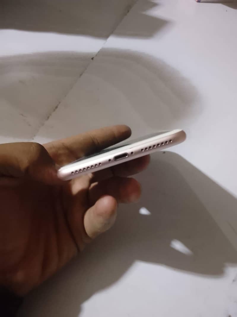 Apple iPhone 7 Plus 0