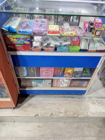 show case 3 feet new condition urgent sale.