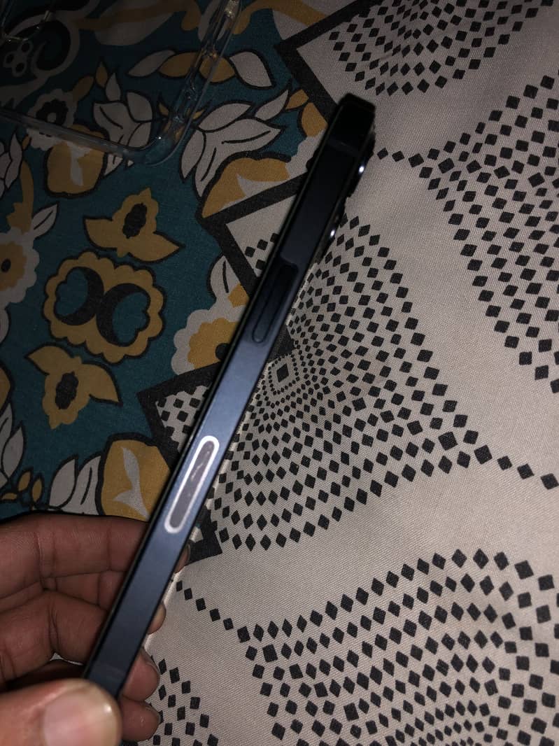 Apple iPhone 13 3