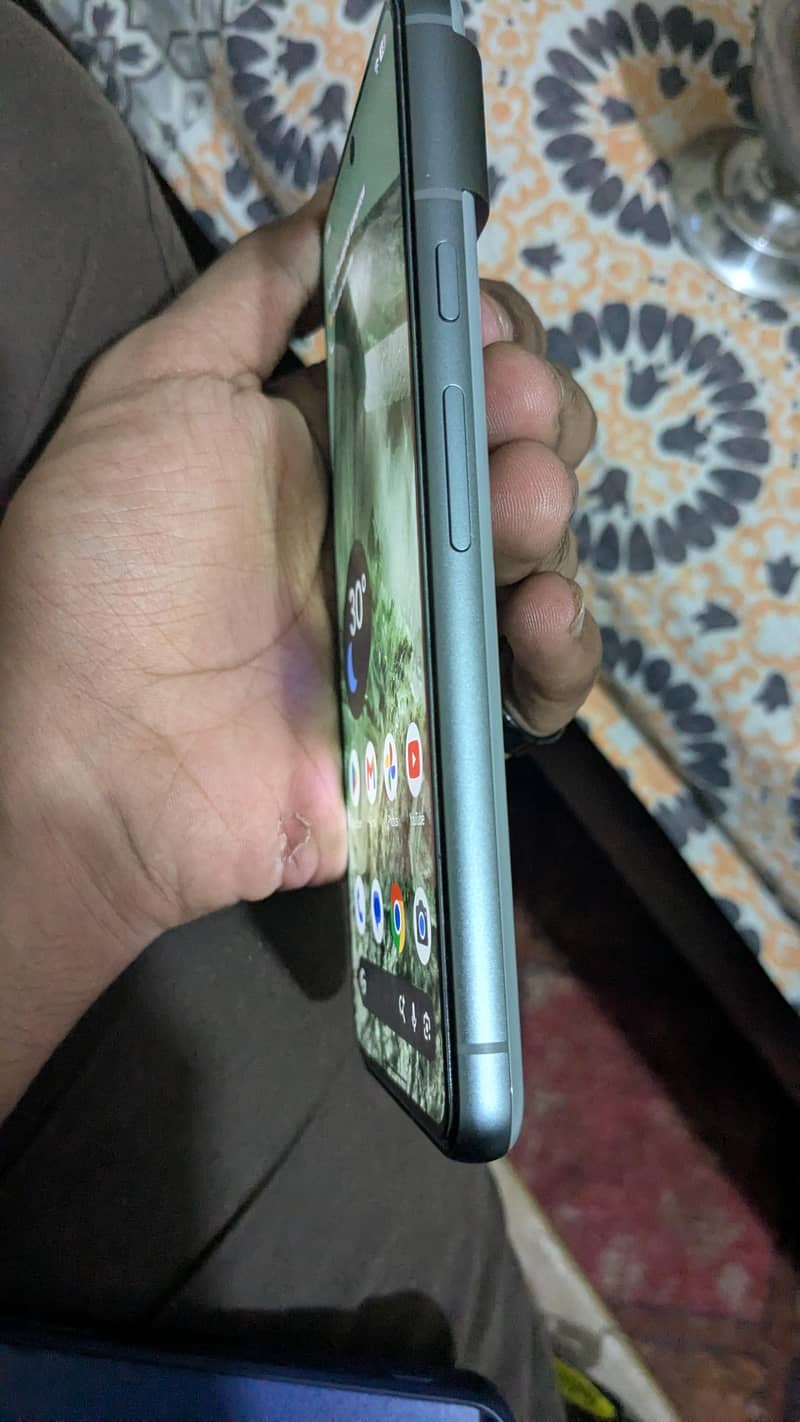 Google Pixel 8 4