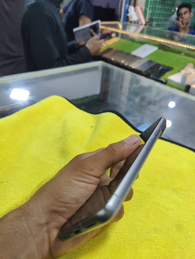 Google Pixel 8 5