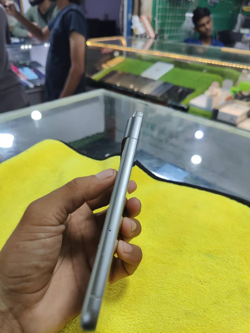 Google Pixel 8 6