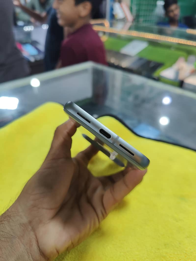Google Pixel 8 7