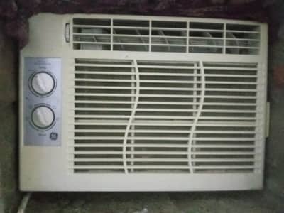window AC 110 urgent sale