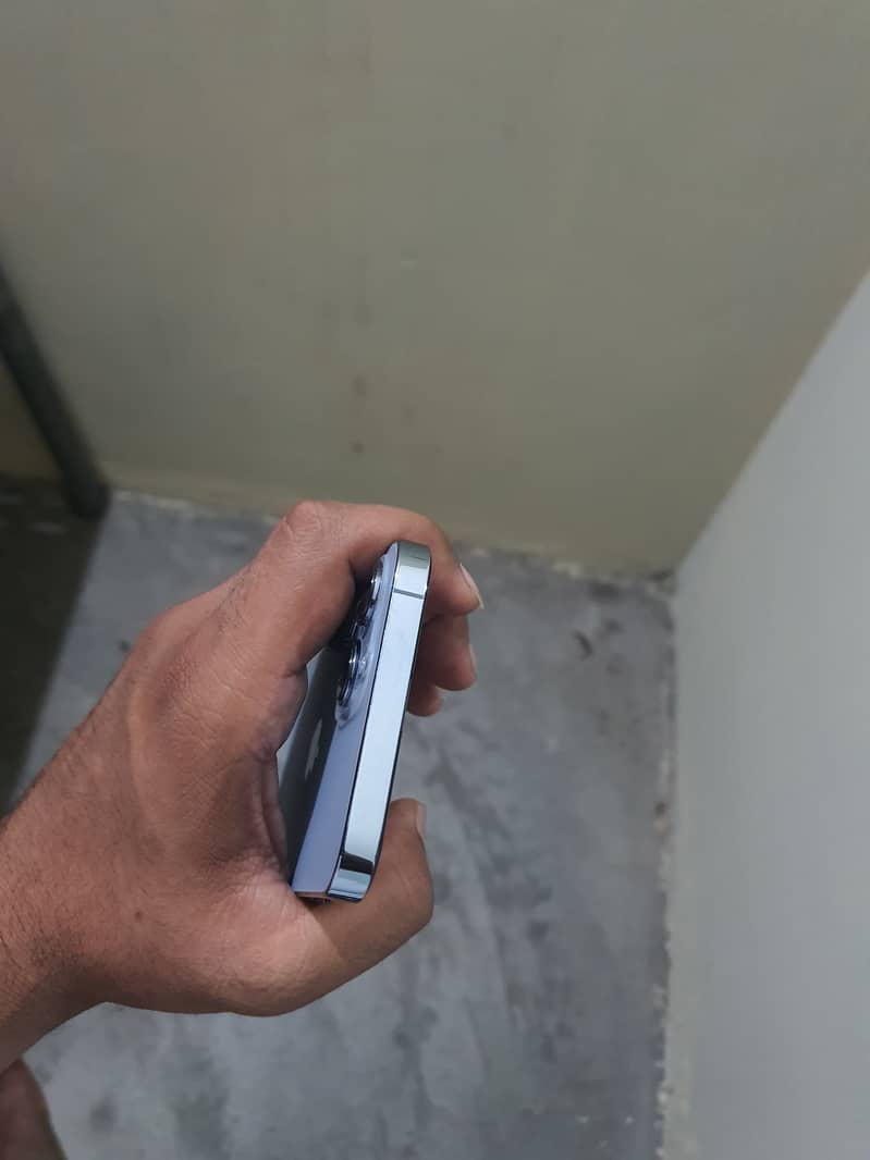 Apple iPhone 13 Pro Max 2