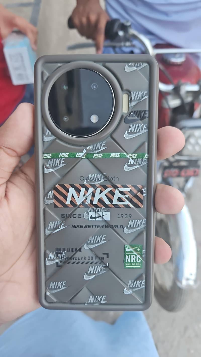 Tecno CAMON 30S 3