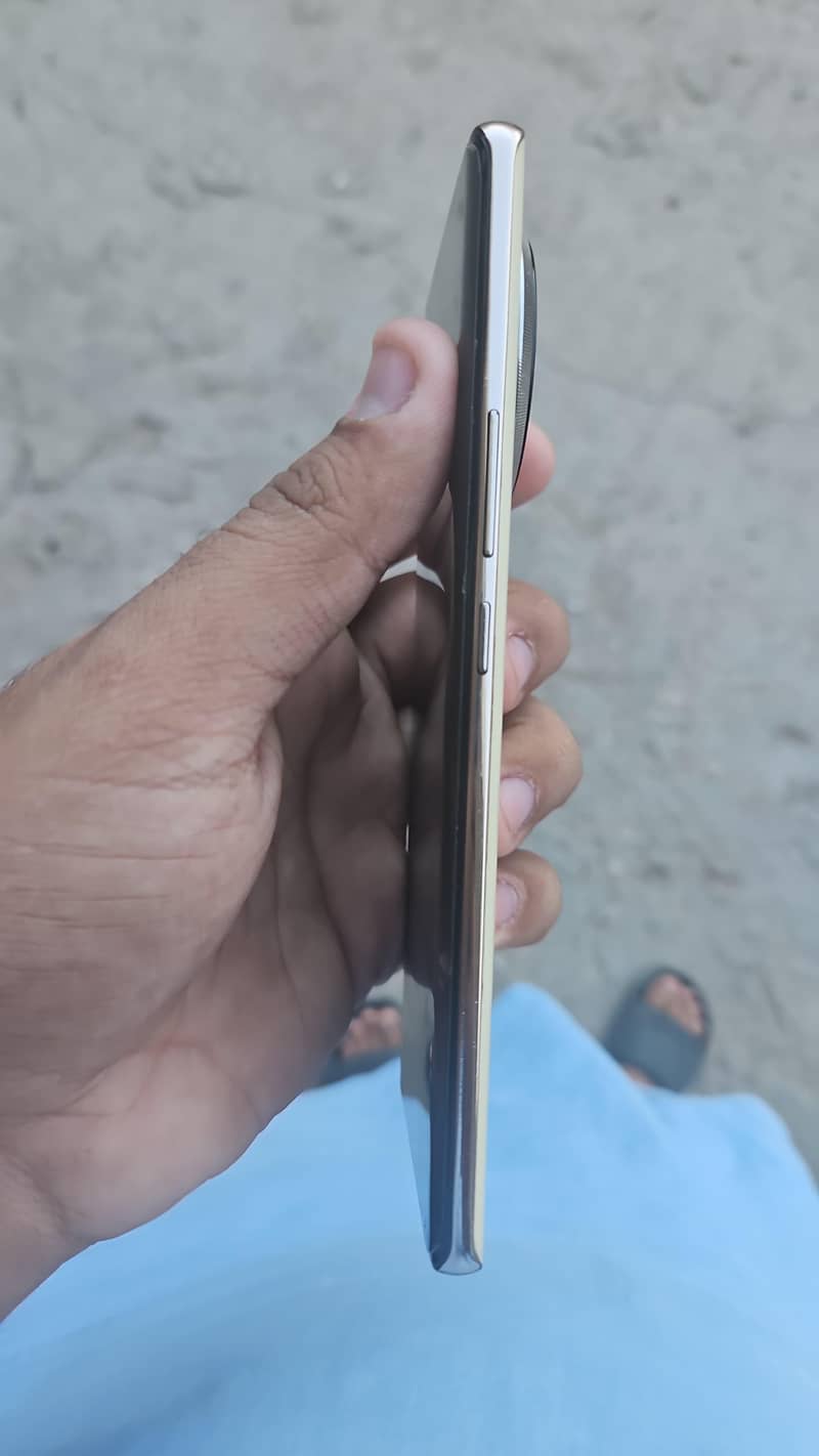 Tecno CAMON 30S 7