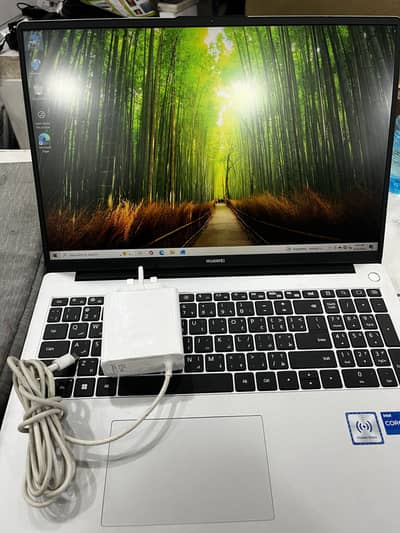 Huawei laptop for sale lush condition
