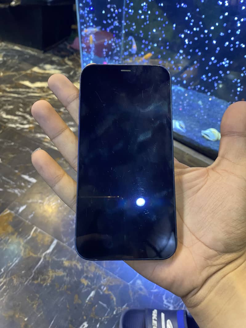 Apple iPhone 12 4