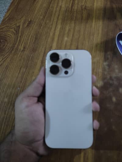 Apple iPhone 16 Pro jv