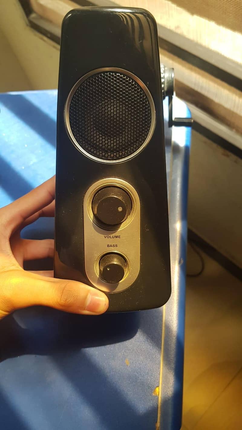 logitech speakers 1