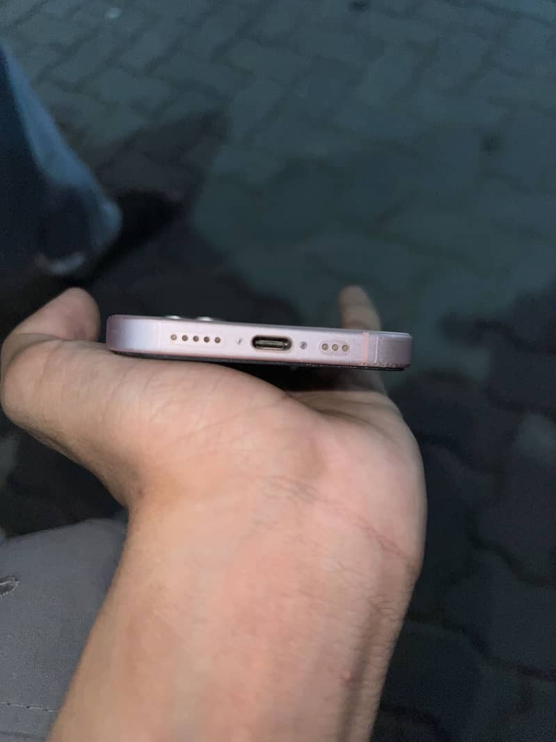 Apple iPhone 15 4