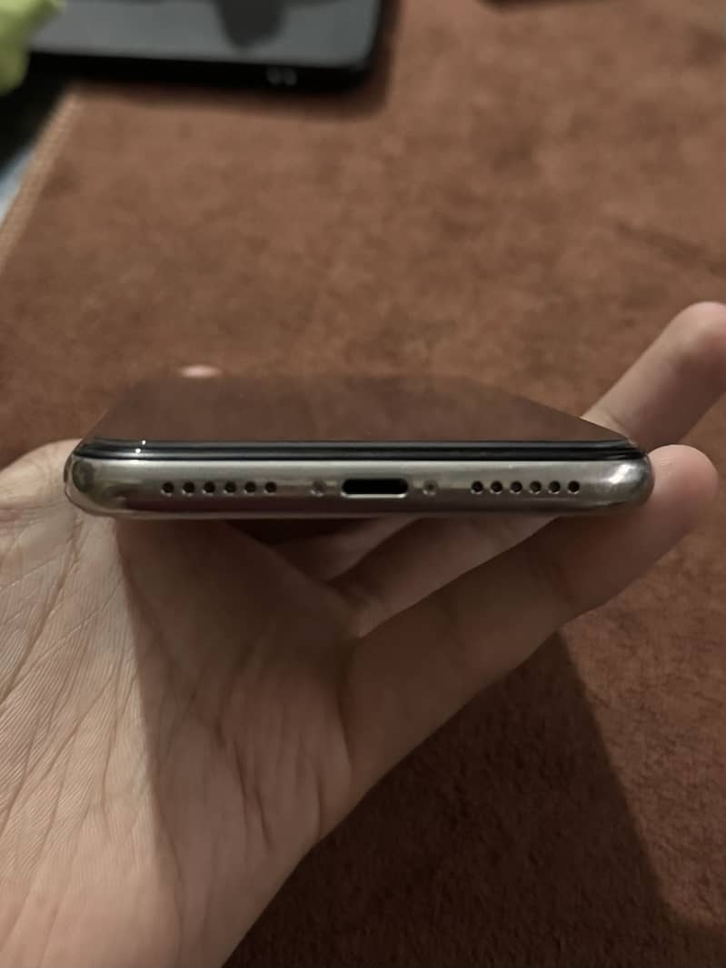 Apple iPhone X 5