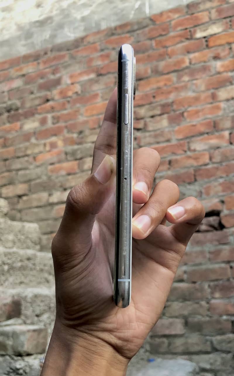 Apple iPhone X 4