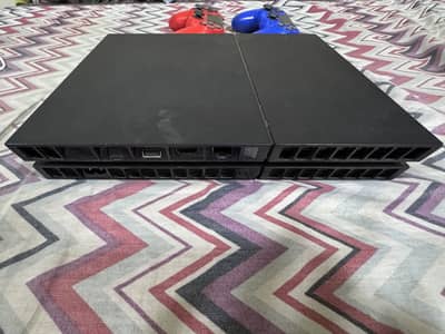 PS4 FAT 500 gb with 2 controllers and cds
