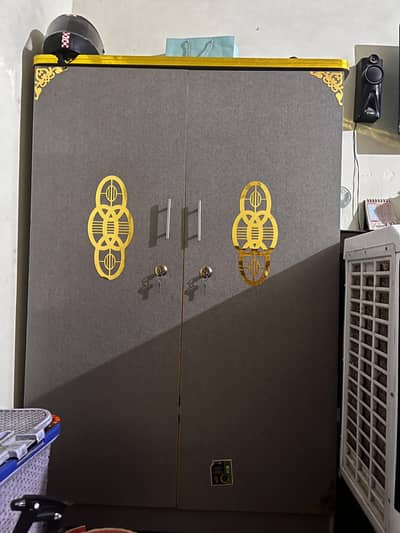 Wooden Clothes Wardrobe – Good Condition