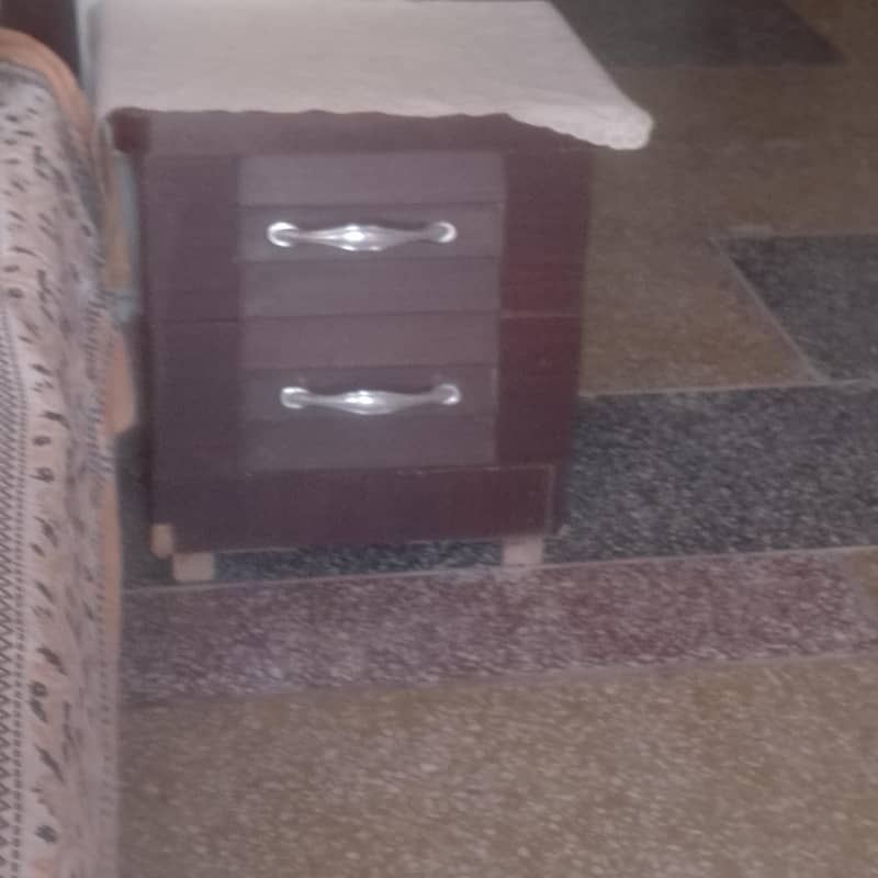 Bed set with side tables 0