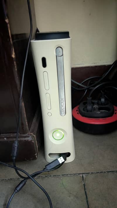 Xbox 360 + 2 controlers +28"LCD