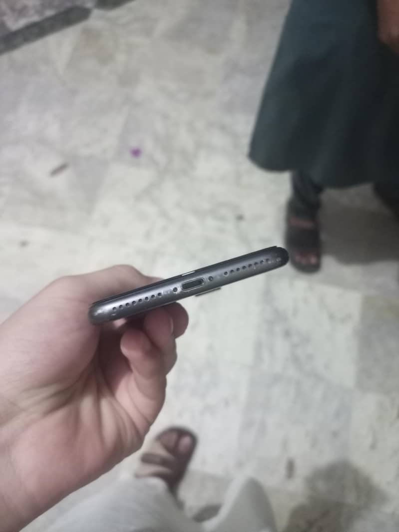 Apple iPhone 8 Plus 1