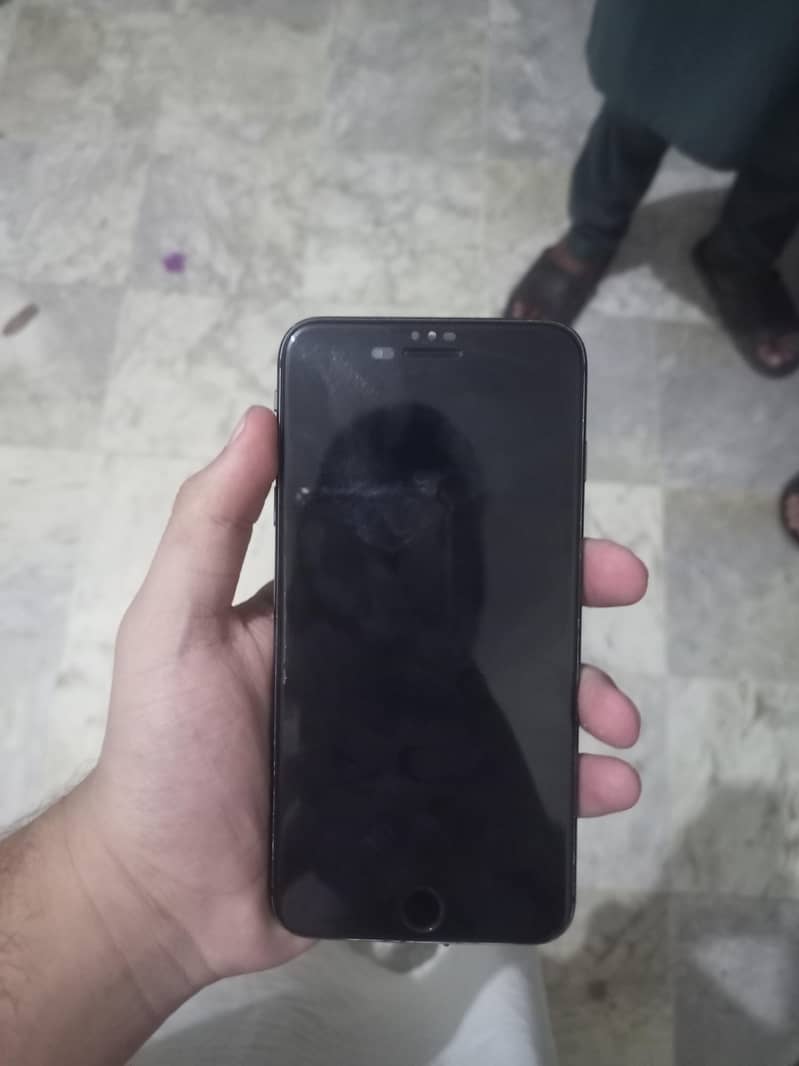 Apple iPhone 8 Plus 3