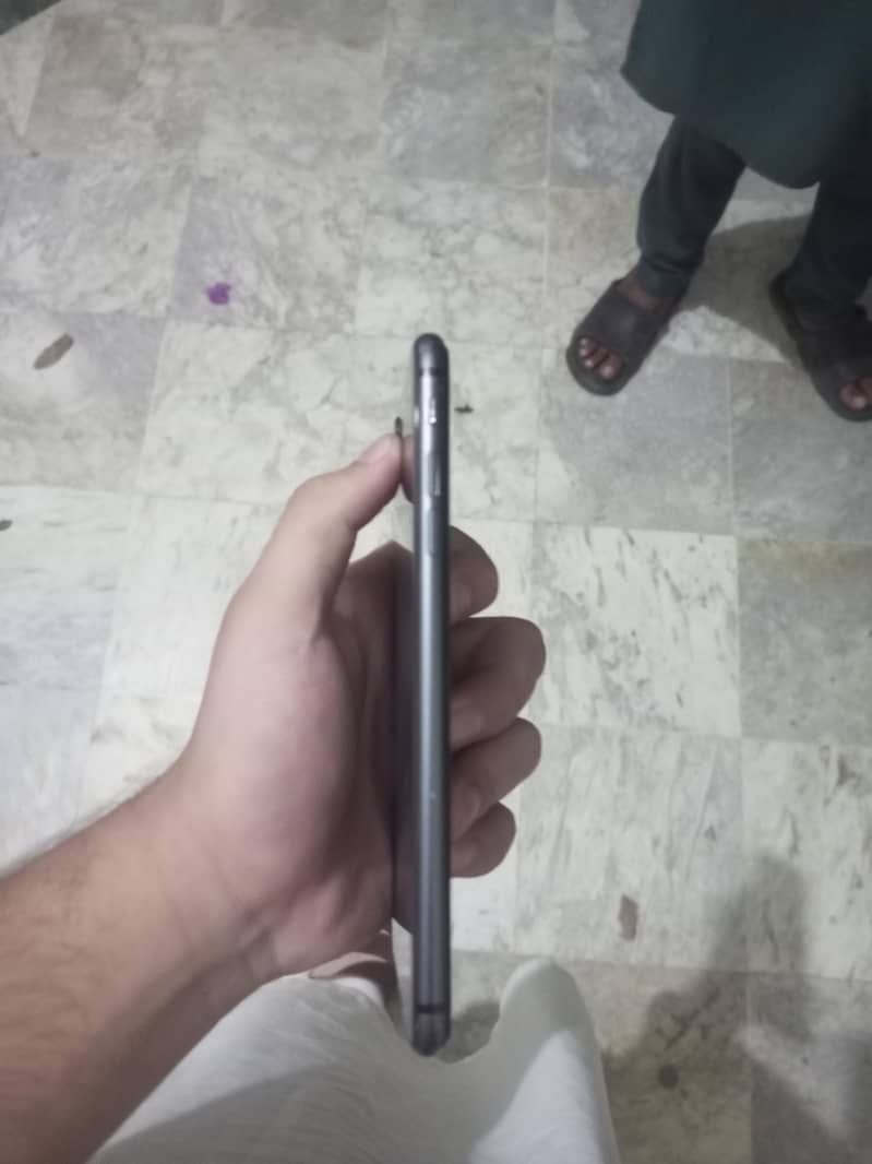 Apple iPhone 8 Plus 4
