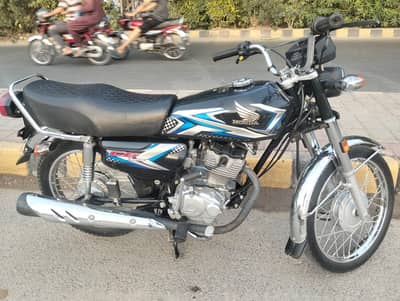 Honda 125 black