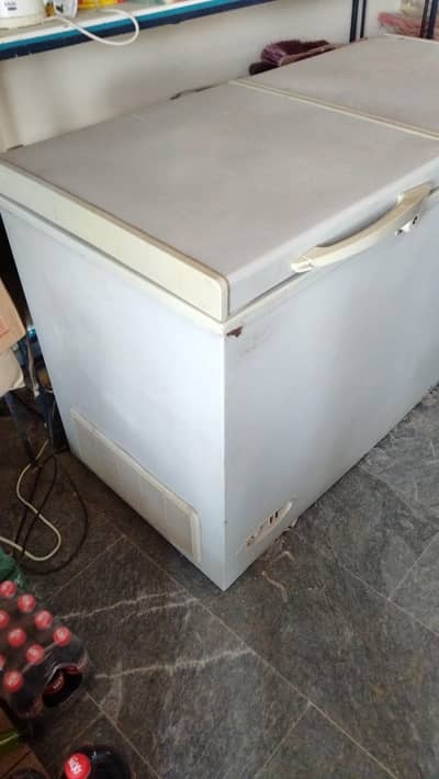 deep freezer for sale urgent  03009795272