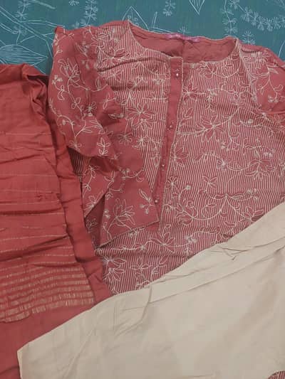 3 piece ready to wear Embroidered lawn suit