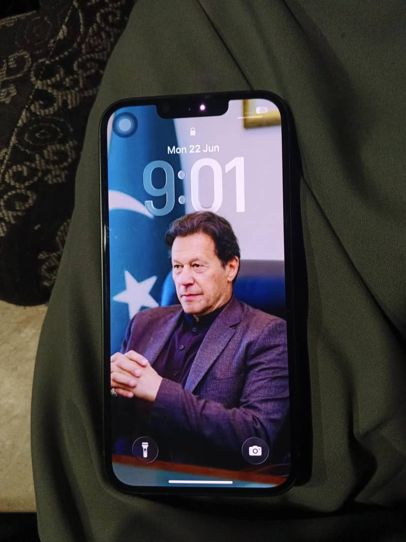 Apple iPhone 13 1