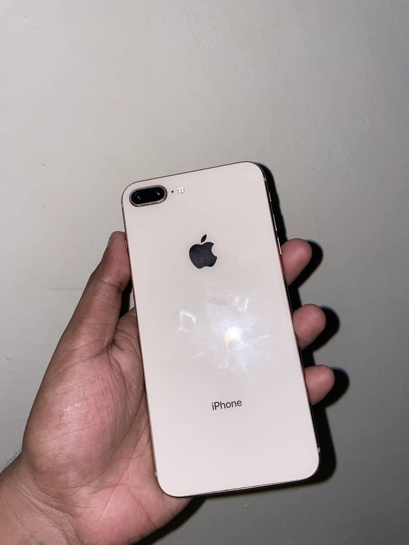 Apple iPhone 8 Plus 1