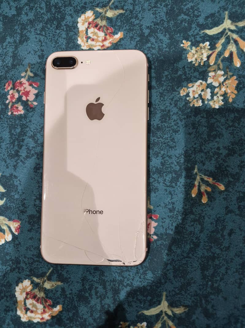 Apple iPhone 8 Plus 3